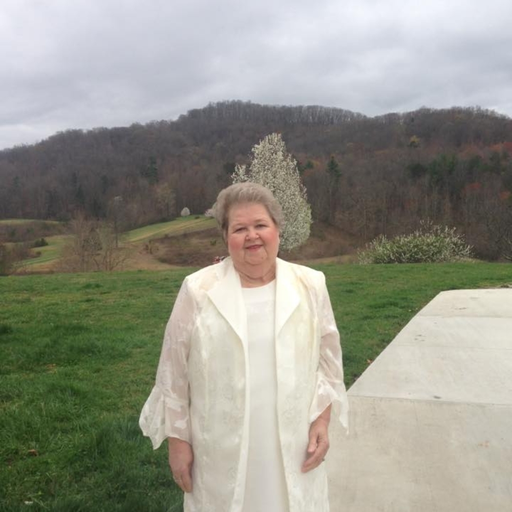 Meet your Posher, Lola